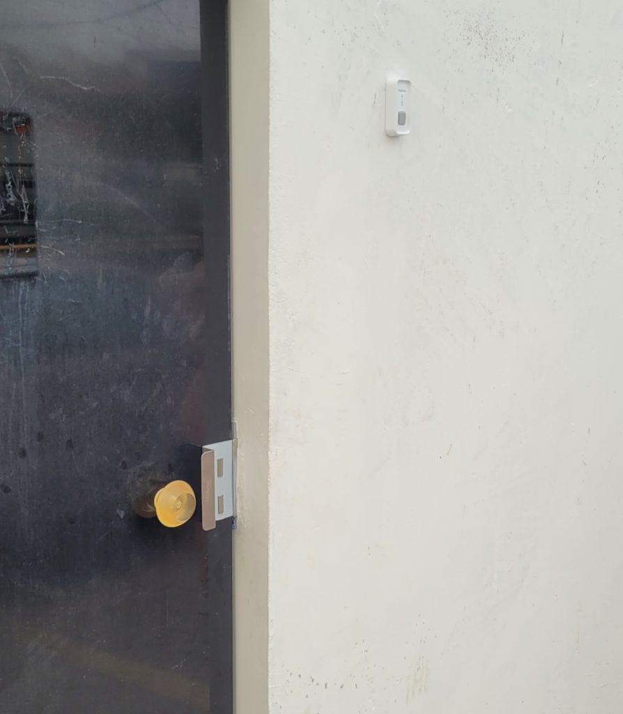Instalação de fechadura solenoide em porta de vidro